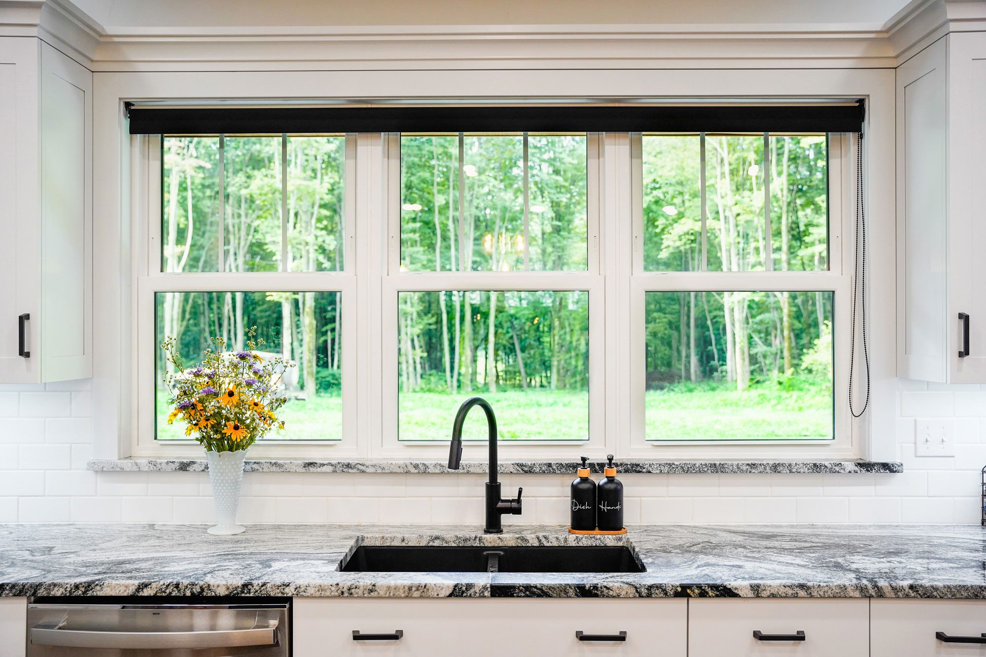 White-Endure-DH-Windows-with-Flat-Internal-Grids_DSC7413-2